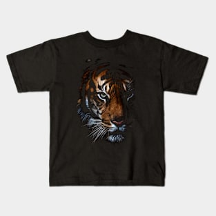 Jungle Royalty: Majestic Tiger Commands Respect on Classic Tee Design Kids T-Shirt